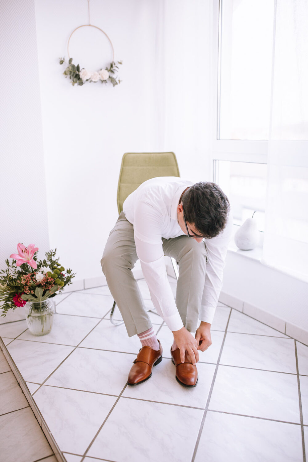 Hochzeitsfotograf Sauerland Meinerzhagen Hochzeit anzug mint brautpaarshooting meinerzhagen miriam folak lennestadt hochzeitsbahnhof ambientetrauung standesamt 11