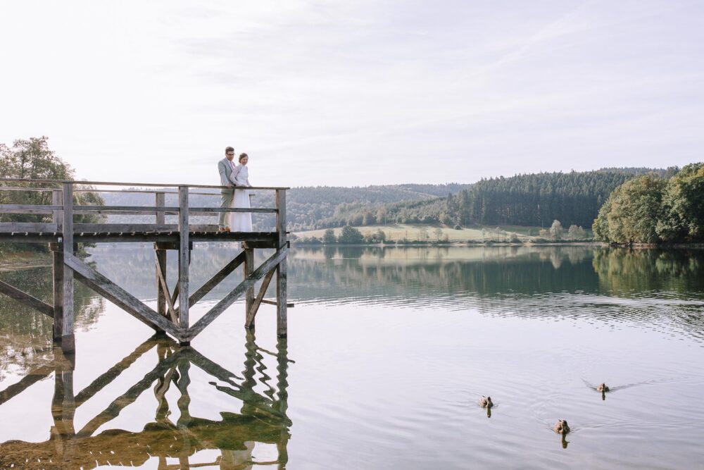 Hochzeitsfotograf Sauerland Meinerzhagen Hochzeit anzug mint brautpaarshooting meinerzhagen miriam folak lennestadt hochzeitsbahnhof ambientetrauung standesamt 116