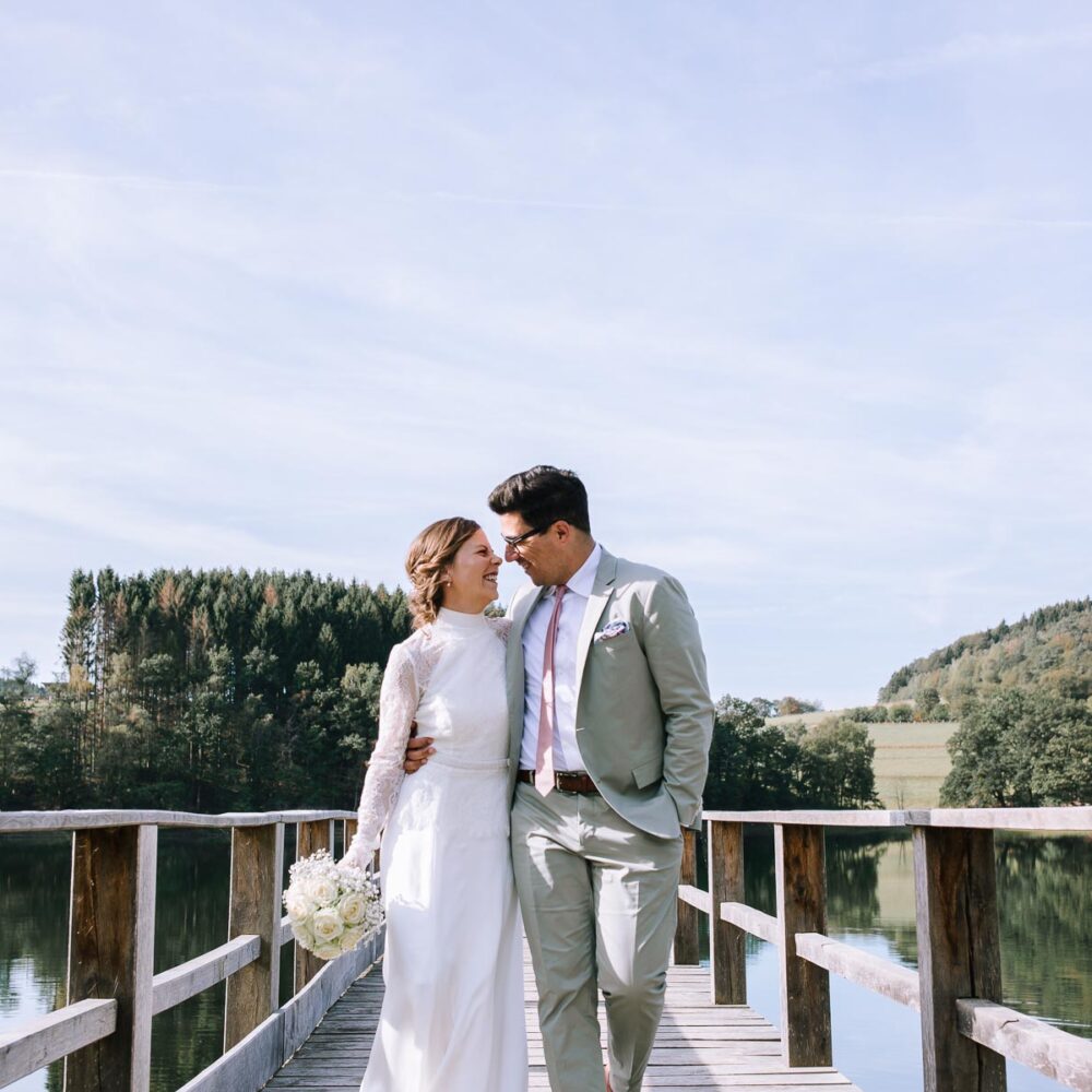 Hochzeitsfotograf Sauerland Meinerzhagen Hochzeit anzug mint brautpaarshooting meinerzhagen miriam folak lennestadt hochzeitsbahnhof ambientetrauung standesamt 127