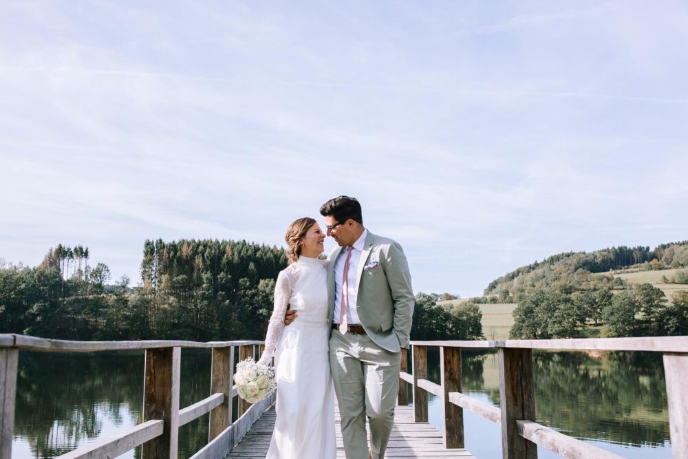 Hochzeitsfotograf Sauerland Meinerzhagen Hochzeit anzug mint brautpaarshooting meinerzhagen miriam folak lennestadt hochzeitsbahnhof ambientetrauung standesamt 127