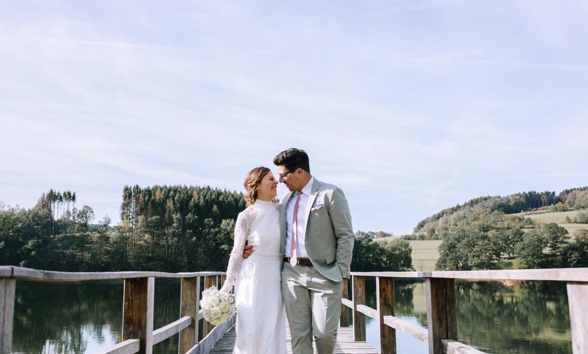 Hochzeitsfotograf Sauerland Meinerzhagen Hochzeit anzug mint brautpaarshooting meinerzhagen miriam folak lennestadt hochzeitsbahnhof ambientetrauung standesamt 127