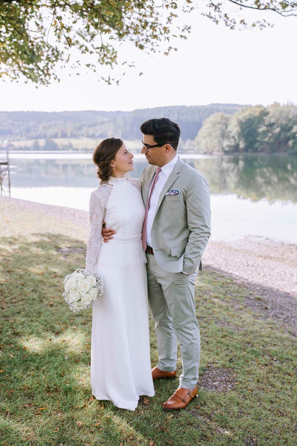 Hochzeitsfotograf Sauerland Meinerzhagen Hochzeit anzug mint brautpaarshooting meinerzhagen miriam folak lennestadt hochzeitsbahnhof ambientetrauung standesamt 129