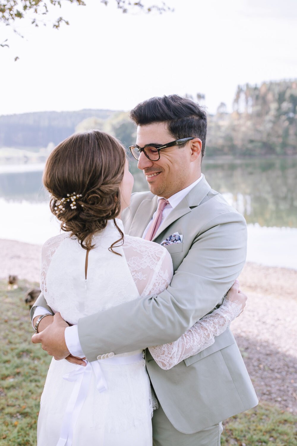 Hochzeitsfotograf Sauerland Meinerzhagen Hochzeit anzug mint brautpaarshooting meinerzhagen miriam folak lennestadt hochzeitsbahnhof ambientetrauung standesamt 137