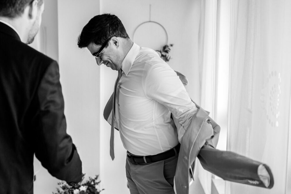 Hochzeitsfotograf Sauerland Meinerzhagen Hochzeit anzug mint brautpaarshooting meinerzhagen miriam folak lennestadt hochzeitsbahnhof ambientetrauung standesamt 16