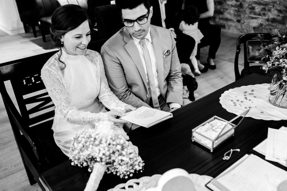 Hochzeitsfotograf Sauerland Meinerzhagen Hochzeit anzug mint brautpaarshooting meinerzhagen miriam folak lennestadt hochzeitsbahnhof ambientetrauung standesamt 190