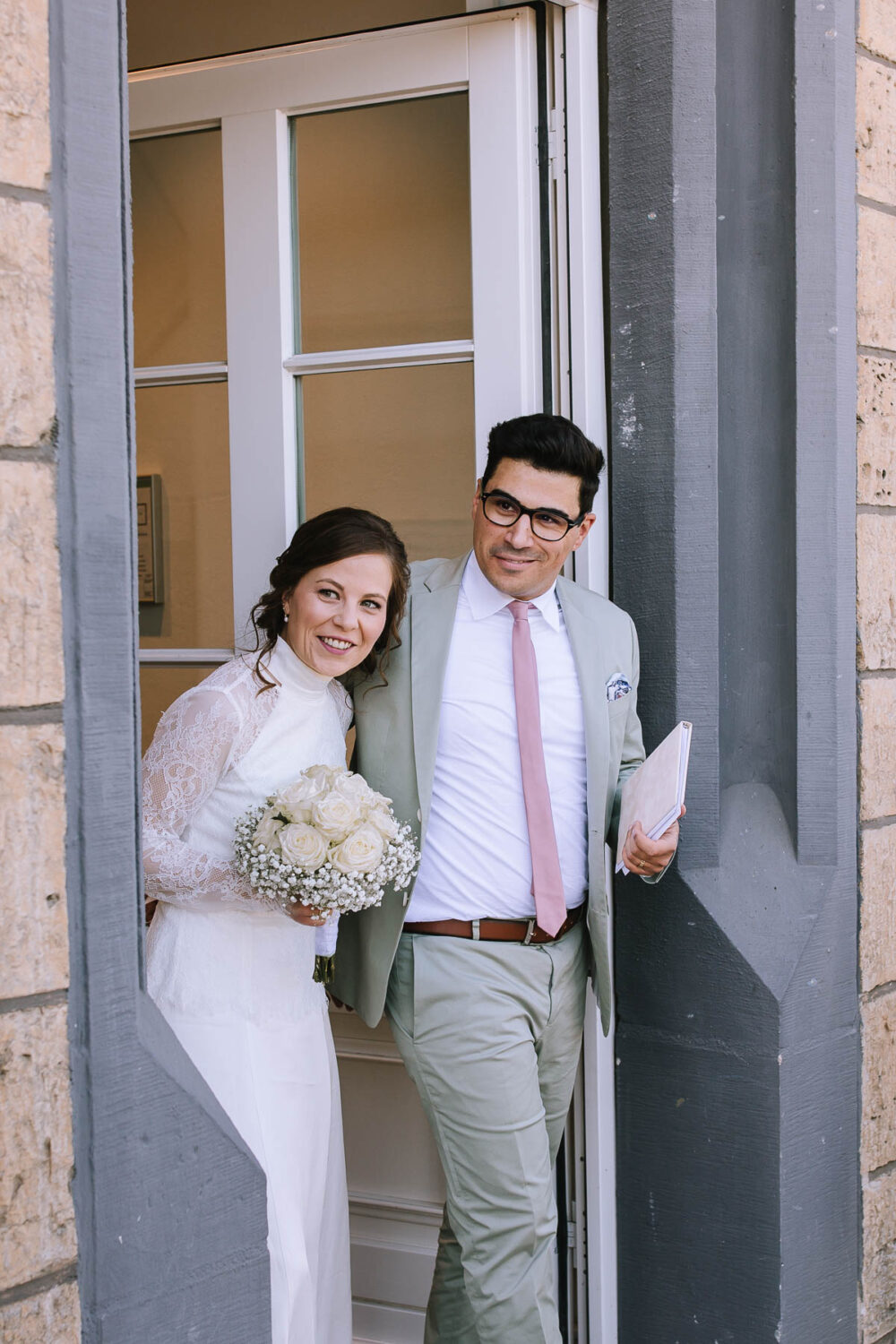 Hochzeitsfotograf Sauerland Meinerzhagen Hochzeit anzug mint brautpaarshooting meinerzhagen miriam folak lennestadt hochzeitsbahnhof ambientetrauung standesamt 203