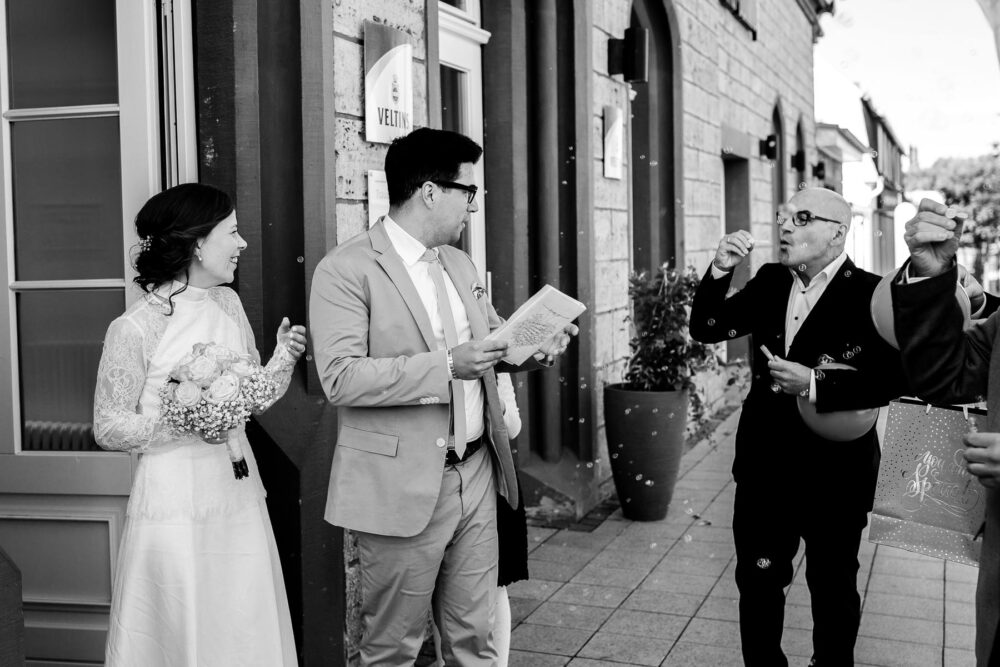 Hochzeitsfotograf Sauerland Meinerzhagen Hochzeit anzug mint brautpaarshooting meinerzhagen miriam folak lennestadt hochzeitsbahnhof ambientetrauung standesamt 209