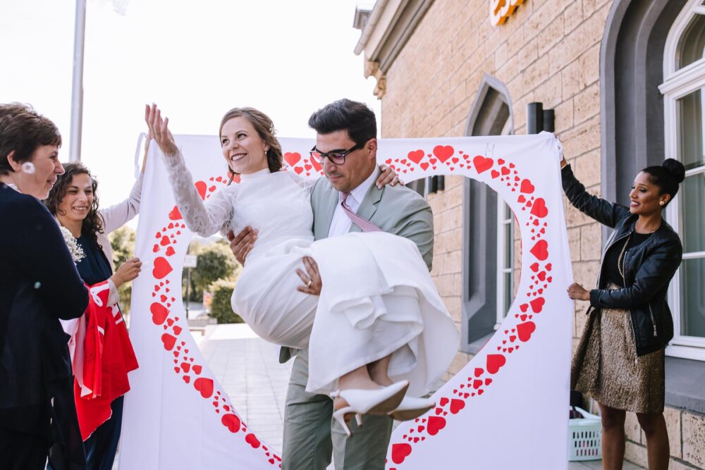 Hochzeitsfotograf Sauerland Meinerzhagen Hochzeit anzug mint brautpaarshooting meinerzhagen miriam folak lennestadt hochzeitsbahnhof ambientetrauung standesamt 218
