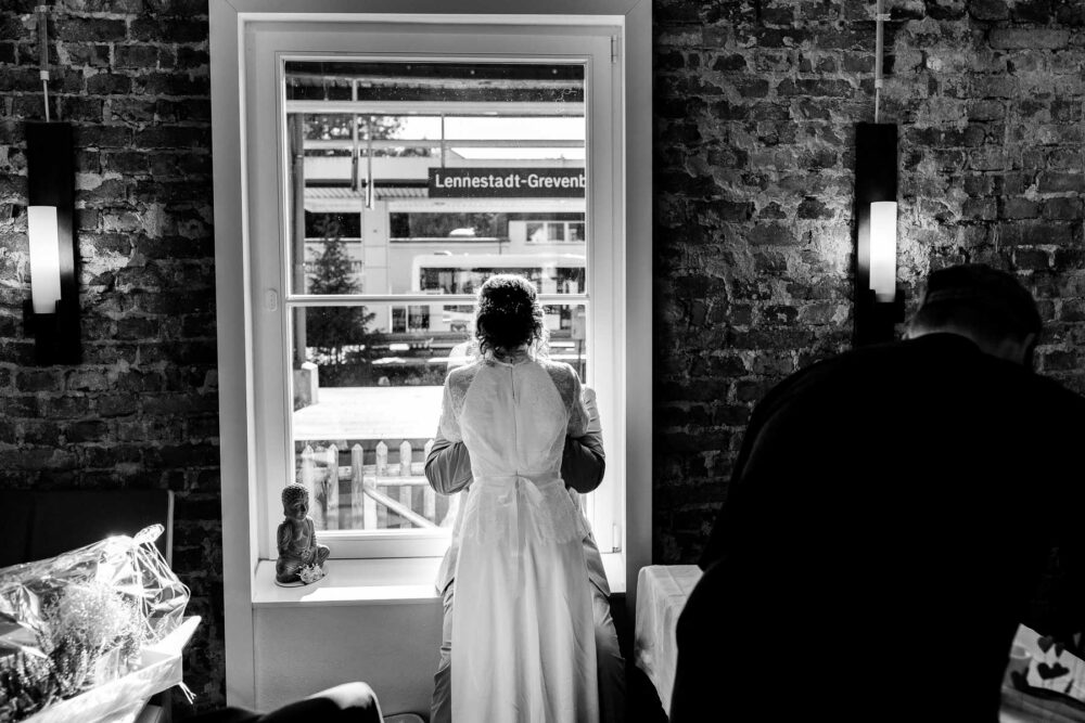 Hochzeitsfotograf Sauerland Meinerzhagen Hochzeit anzug mint brautpaarshooting meinerzhagen miriam folak lennestadt hochzeitsbahnhof ambientetrauung standesamt 271