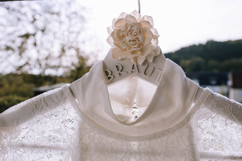 Hochzeitsfotograf Sauerland Meinerzhagen Hochzeit anzug mint brautpaarshooting meinerzhagen miriam folak lennestadt hochzeitsbahnhof ambientetrauung standesamt 49