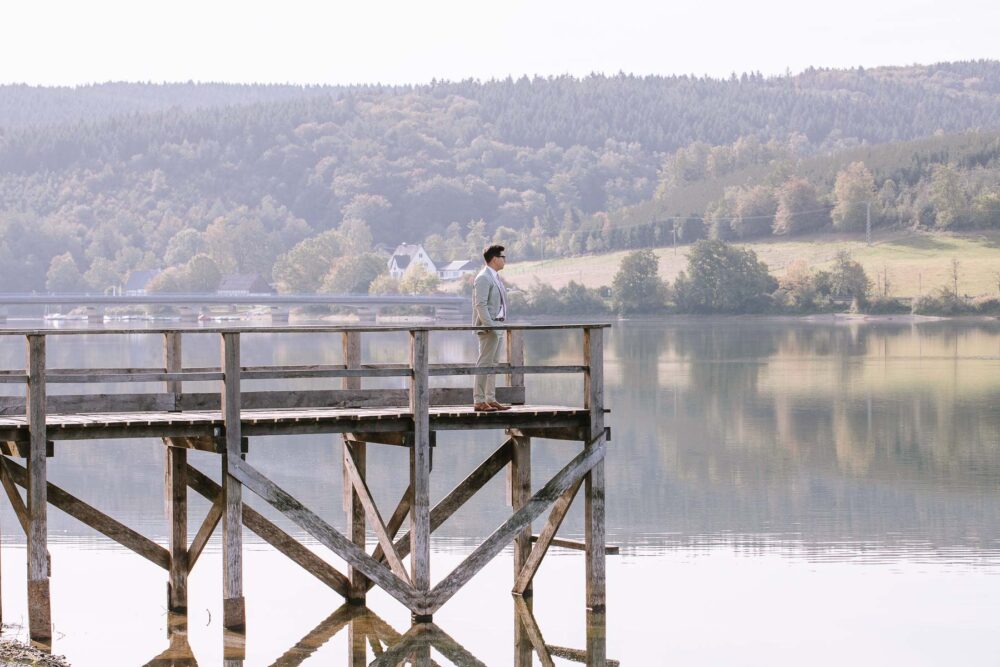 Hochzeitsfotograf Sauerland Meinerzhagen Hochzeit anzug mint brautpaarshooting meinerzhagen miriam folak lennestadt hochzeitsbahnhof ambientetrauung standesamt 86
