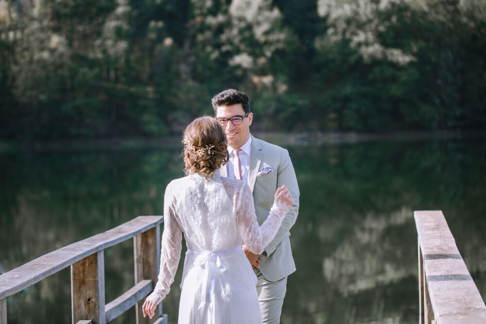 Hochzeitsfotograf Sauerland Meinerzhagen Hochzeit anzug mint brautpaarshooting meinerzhagen miriam folak lennestadt hochzeitsbahnhof ambientetrauung standesamt 93