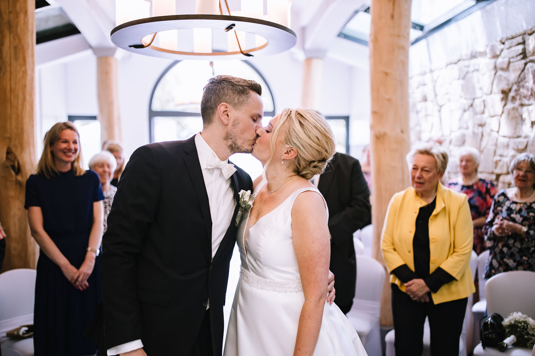 Hochzeitsfotografin Sauerland hochzeitsfotograf ruhrgebiet confideum voshoevel hochzeit niederrhein miriam folak hochzeitsfotografin nrw hochzeitsreportage ambientetrauung 274