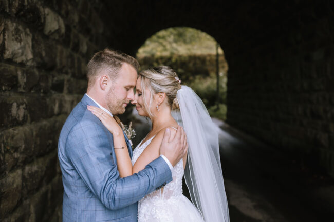Hochzeitsfotografin sauerland sportalm gipfelglueck luedenscheid hochzeitsfotograf ruhrgebiet heiraten in den bergen gaudistuben jesus christus kirche meinerzhagen 243