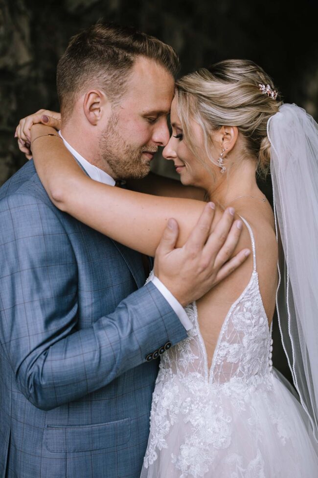 Hochzeitsfotografin sauerland sportalm gipfelglueck luedenscheid hochzeitsfotograf ruhrgebiet heiraten in den bergen gaudistuben jesus christus kirche meinerzhagen 246