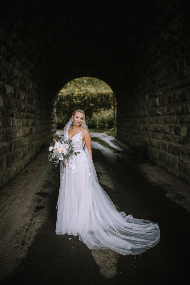 Hochzeitsfotografin sauerland sportalm gipfelglueck luedenscheid hochzeitsfotograf ruhrgebiet heiraten in den bergen gaudistuben jesus christus kirche meinerzhagen 295