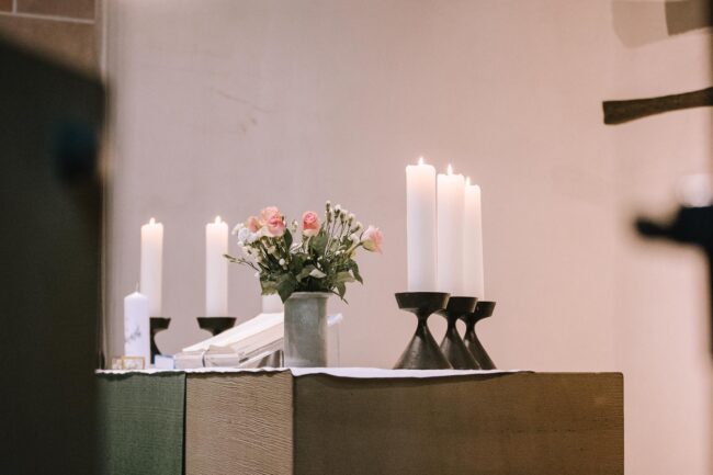 Hochzeitsfotografin sauerland sportalm gipfelglueck luedenscheid hochzeitsfotograf ruhrgebiet heiraten in den bergen gaudistuben jesus christus kirche meinerzhagen 382