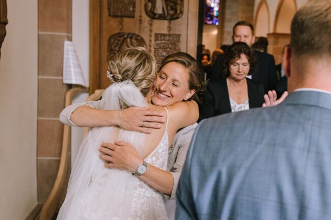 Hochzeitsfotografin sauerland sportalm gipfelglueck luedenscheid hochzeitsfotograf ruhrgebiet heiraten in den bergen gaudistuben jesus christus kirche meinerzhagen 555