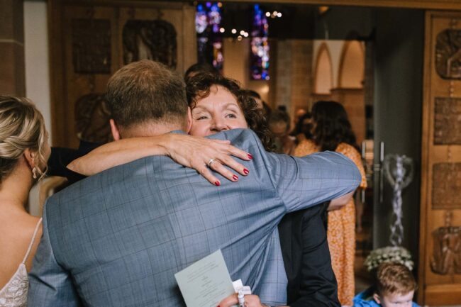 Hochzeitsfotografin sauerland sportalm gipfelglueck luedenscheid hochzeitsfotograf ruhrgebiet heiraten in den bergen gaudistuben jesus christus kirche meinerzhagen 560