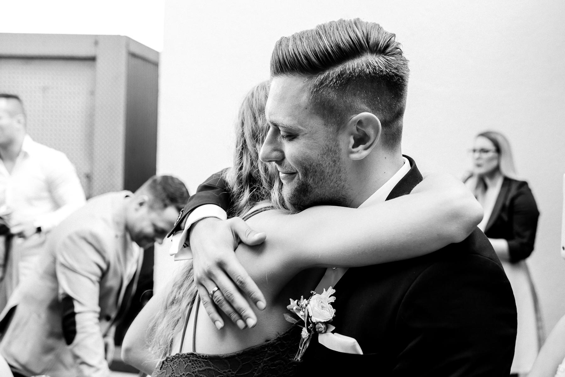 Hochzetsfotografin sauerland st.petrus canisius dortmund polnische hochzeit lokschuppen bottrop tetraeder hochzeitsfotograf ruhrgebiet 423