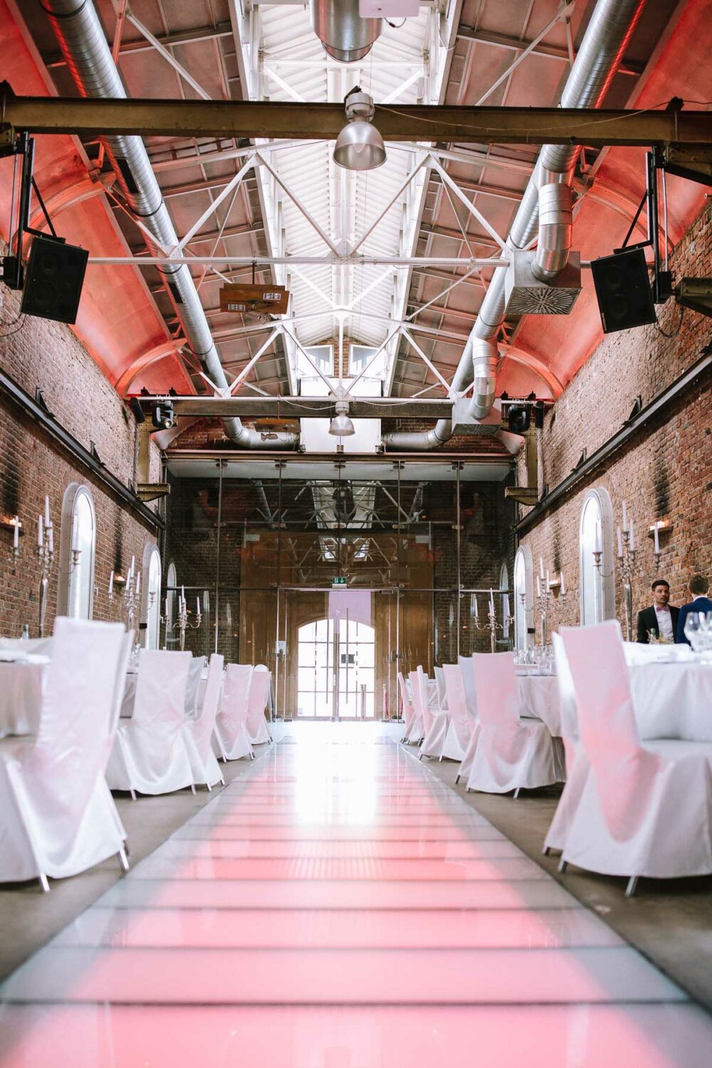 Hochzetsfotografin sauerland st.petrus canisius dortmund polnische hochzeit lokschuppen bottrop tetraeder hochzeitsfotograf ruhrgebiet 524