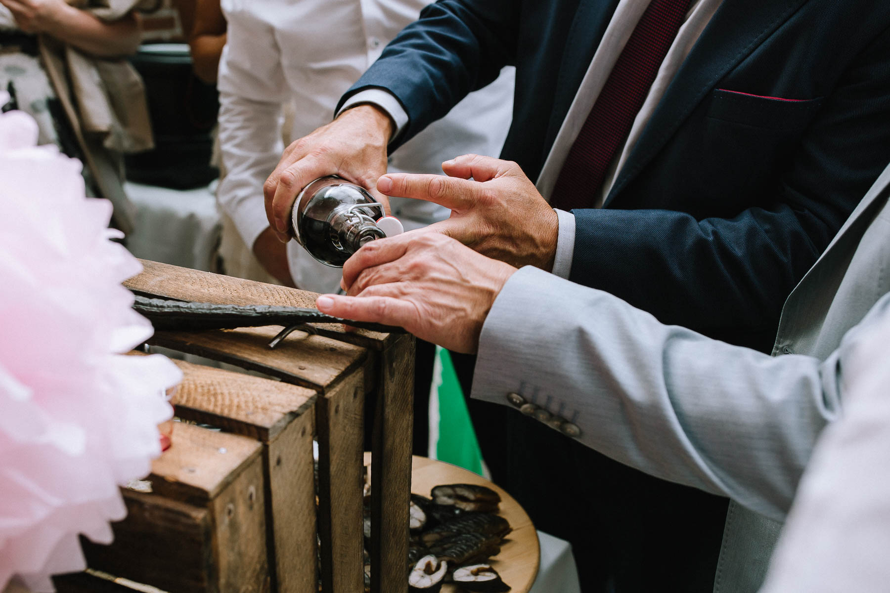 Hochzetsfotografin sauerland st.petrus canisius dortmund polnische hochzeit lokschuppen bottrop tetraeder hochzeitsfotograf ruhrgebiet 567