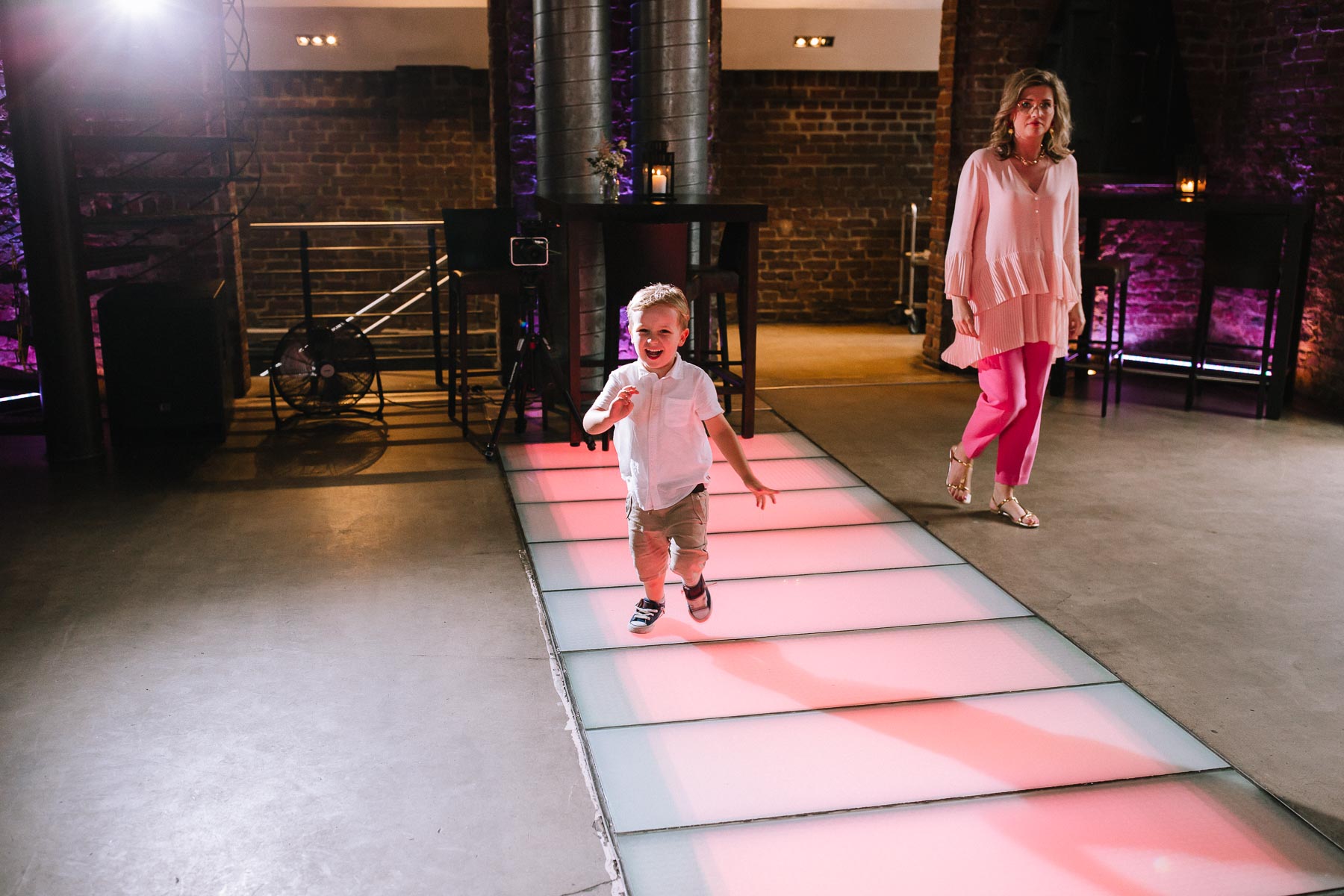 Hochzetsfotografin sauerland st.petrus canisius dortmund polnische hochzeit lokschuppen bottrop tetraeder hochzeitsfotograf ruhrgebiet 708