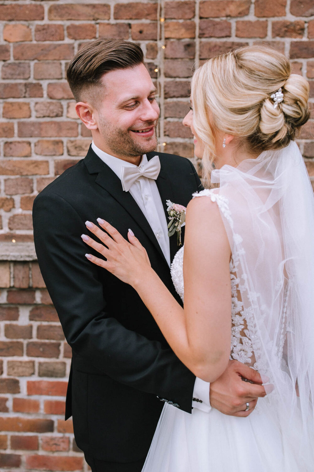 Hochzetsfotografin sauerland st.petrus canisius dortmund polnische hochzeit lokschuppen bottrop tetraeder hochzeitsfotograf ruhrgebiet 824