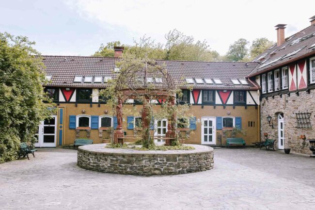 Rittergut Haus Laer Bochum Hochzeit Hochzeitsfotografin sauerland hochzeitsfotograf ruhrgebiet witten freie trauung lgbtq wedding hochzeitslocation nrw schwules paar ( (21)