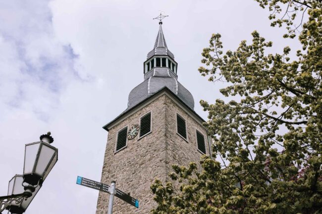 hochzeitsfotografin sauerland hückeswagen pauluskirche bergisches land hochzeitsmesse gummerbach meinerzhagen attendorn rheinland hochzeitslocation nrw (15)
