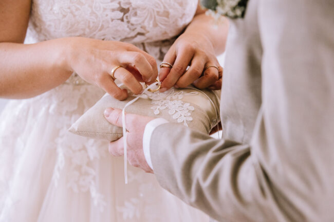 hochzeitsfotografin sauerland hückeswagen pauluskirche bergisches land hochzeitsmesse gummerbach meinerzhagen attendorn rheinland hochzeitslocation nrw (221)