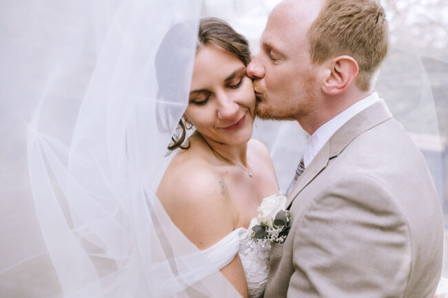 hochzeitsfotografin sauerland hückeswagen pauluskirche bergisches land hochzeitsmesse gummerbach meinerzhagen attendorn rheinland hochzeitslocation nrw (377)