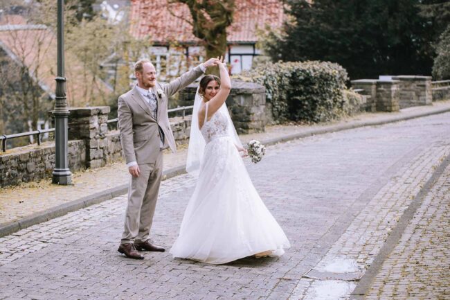 hochzeitsfotografin sauerland hückeswagen pauluskirche bergisches land hochzeitsmesse gummerbach meinerzhagen attendorn rheinland hochzeitslocation nrw (383)