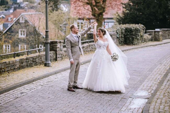 hochzeitsfotografin sauerland hückeswagen pauluskirche bergisches land hochzeitsmesse gummerbach meinerzhagen attendorn rheinland hochzeitslocation nrw (384)