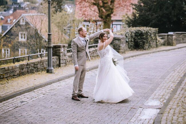 hochzeitsfotografin sauerland hückeswagen pauluskirche bergisches land hochzeitsmesse gummerbach meinerzhagen attendorn rheinland hochzeitslocation nrw (385)