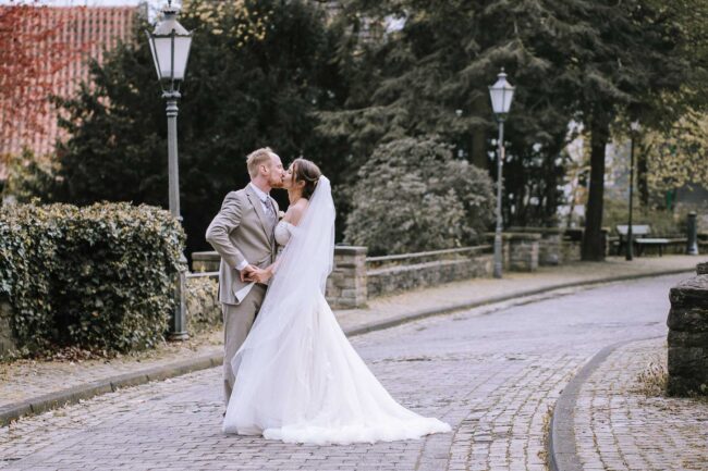 hochzeitsfotografin sauerland hückeswagen pauluskirche bergisches land hochzeitsmesse gummerbach meinerzhagen attendorn rheinland hochzeitslocation nrw (394)