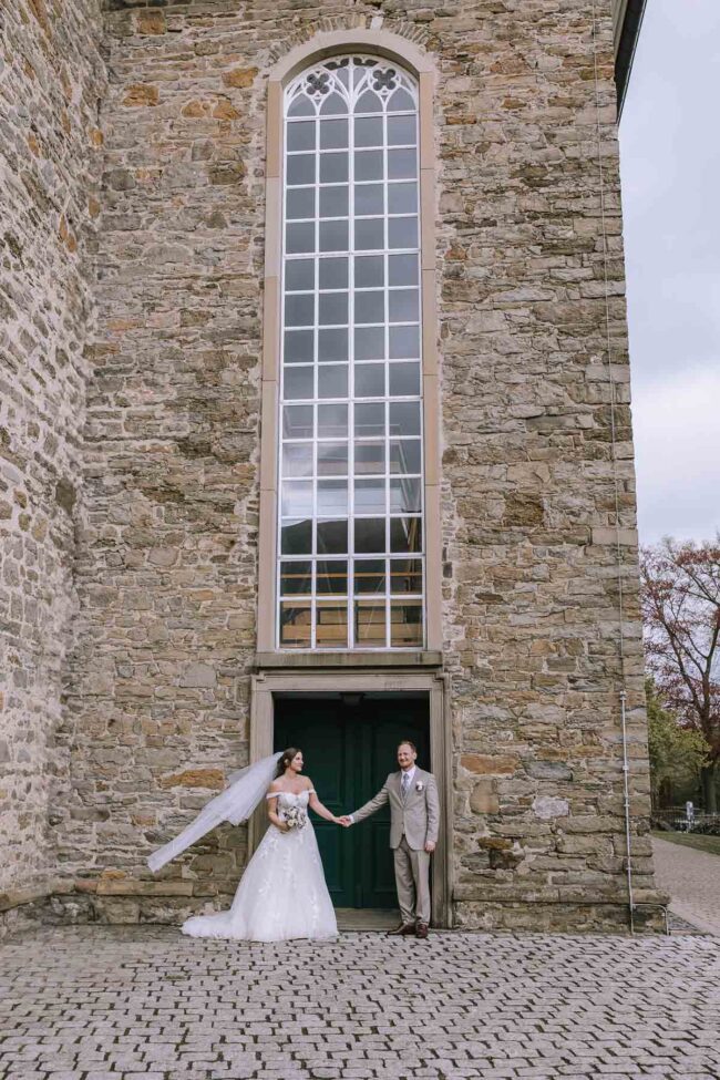 hochzeitsfotografin sauerland hückeswagen pauluskirche bergisches land hochzeitsmesse gummerbach meinerzhagen attendorn rheinland hochzeitslocation nrw (411)