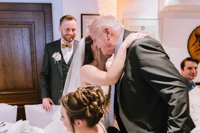 Jagdhaus im kuehl hochzeit hochzeitsfotografin iserlohn sauerland hochzeitsfotograf ruhrgebiet maerkischer kreis hochzeitslocation nrw (462)