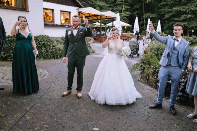 Jagdhaus im kuehl hochzeit hochzeitsfotografin iserlohn sauerland hochzeitsfotograf ruhrgebiet maerkischer kreis hochzeitslocation nrw (831)