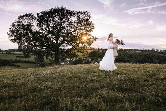 gasthof spelsberg altena schalksmuehle hochzeitsfotografin sauerland hochzeitslocation nrw hochzeitsfotograf ruhrgebiet freie trauung hochzeits wg seite an seite (937)