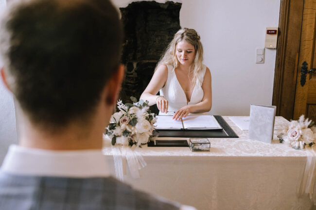 haus kemnade standesamt hochzeitsfotograf ruhrgebiet hochzeitsfotografin sauerland miriam folak hochzeitslocation nrw haus herbede meinerzhagen nrw brautpaarshooting (334)