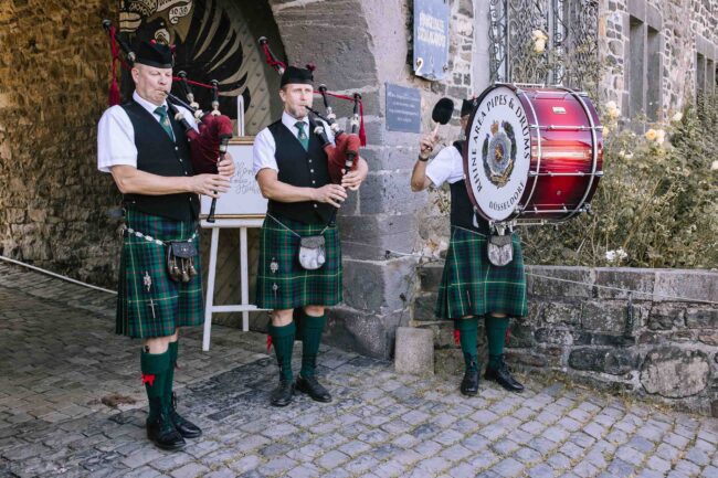 villa bubenzer freudenberg hochzeit schloss friedewald hochzeitsfotografin sauerland westerwald ambientetrauung schlosshochzeit hochzeitsfotograf ruhrgebiet (442)