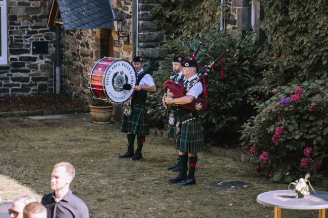 villa bubenzer freudenberg hochzeit schloss friedewald hochzeitsfotografin sauerland westerwald ambientetrauung schlosshochzeit hochzeitsfotograf ruhrgebiet (454)