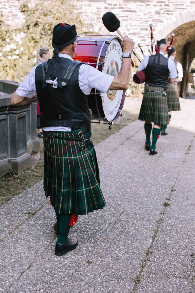 villa bubenzer freudenberg hochzeit schloss friedewald hochzeitsfotografin sauerland westerwald ambientetrauung schlosshochzeit hochzeitsfotograf ruhrgebiet (663)