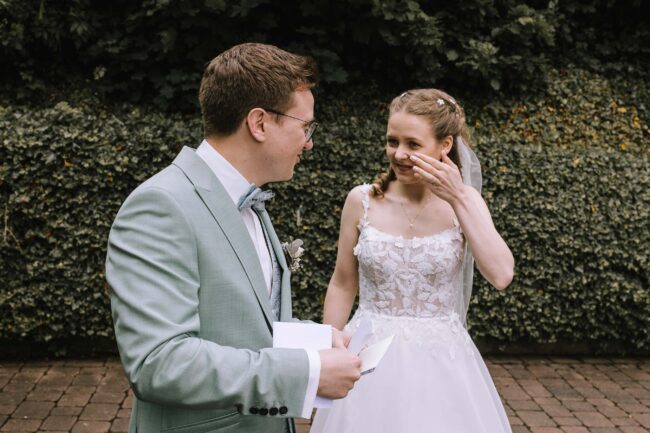 steinbergs wildewiese freie trauung hochzeitsfotografin sauerland skihuette hofolpe kirche st antonius hochzeitslocation nrw ruhrgebiet gut ahe friggen (102)