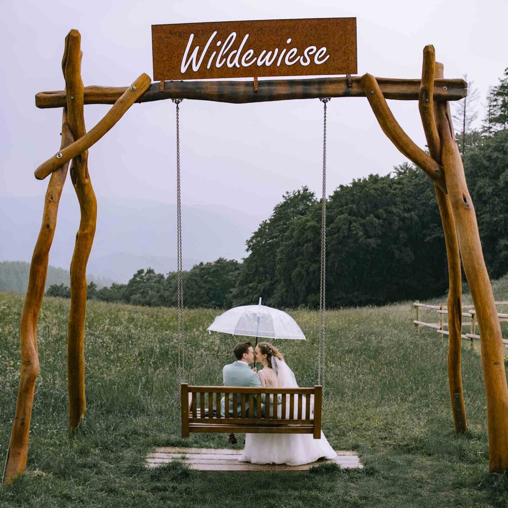 steinbergs wildewiese freie trauung hochzeitsfotografin sauerland skihuette hofolpe kirche st antonius hochzeitslocation nrw ruhrgebiet gut ahe friggen (1031)