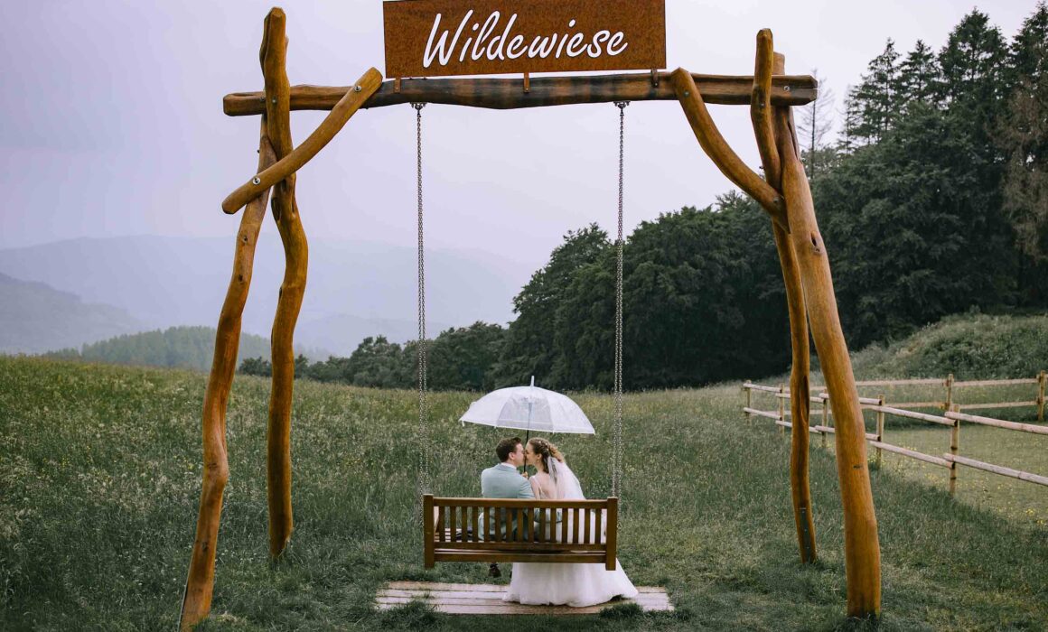 steinbergs wildewiese freie trauung hochzeitsfotografin sauerland skihuette hofolpe kirche st antonius hochzeitslocation nrw ruhrgebiet gut ahe friggen (1031)