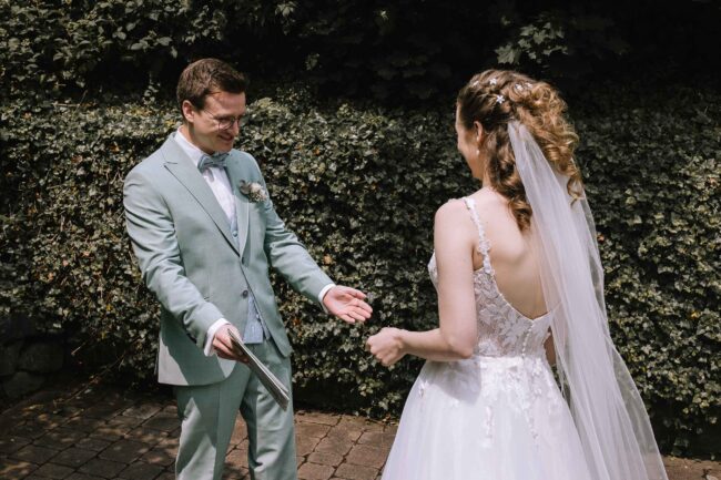 steinbergs wildewiese freie trauung hochzeitsfotografin sauerland skihuette hofolpe kirche st antonius hochzeitslocation nrw ruhrgebiet gut ahe friggen (30)