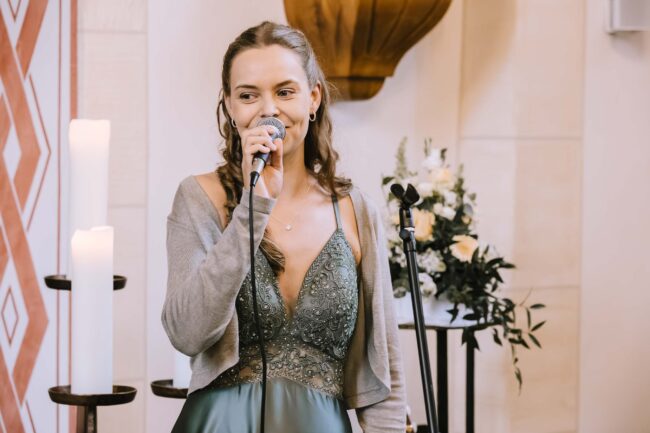 steinbergs wildewiese freie trauung hochzeitsfotografin sauerland skihuette hofolpe kirche st antonius hochzeitslocation nrw ruhrgebiet gut ahe friggen (432)