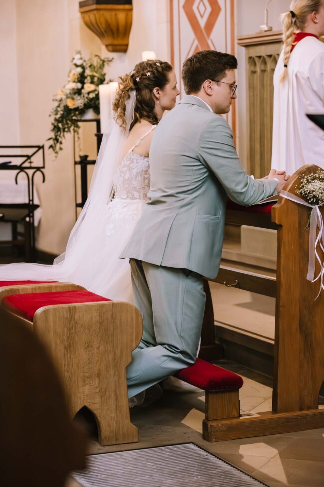 steinbergs wildewiese freie trauung hochzeitsfotografin sauerland skihuette hofolpe kirche st antonius hochzeitslocation nrw ruhrgebiet gut ahe friggen (452)